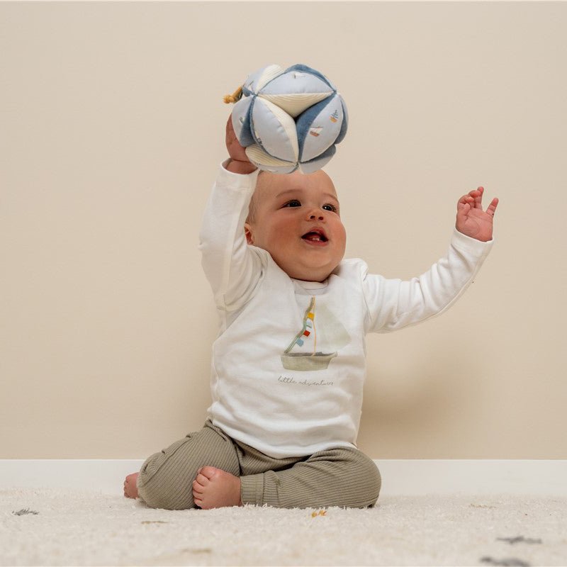 PELOTA MONTESSORI LITTLE DUTCH ·MARINERO· - Happy Moments Baby