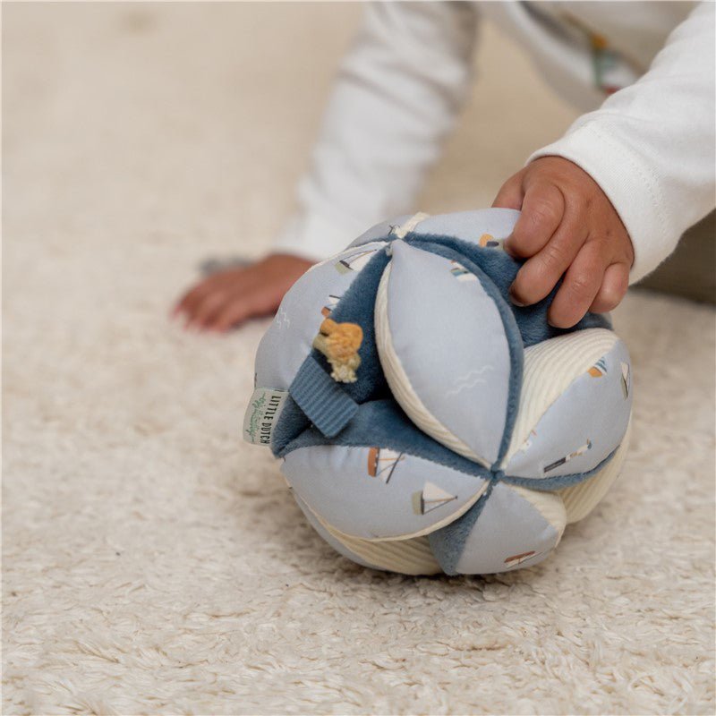 PELOTA MONTESSORI LITTLE DUTCH ·MARINERO· - Happy Moments Baby