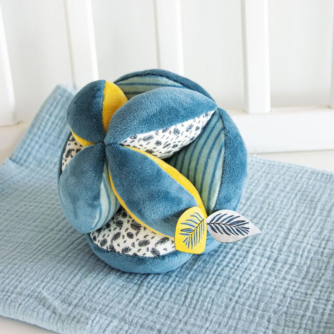 PELOTA MONTESSORI · YOKA LE KOALA BLUE· - Happy Moments Baby