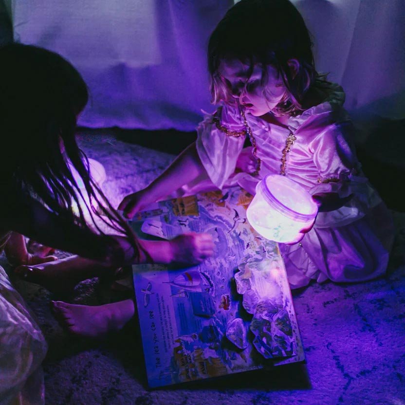 PERSONAJE Y 2 CUBOS DE LUZ PARA EL BAÑO GLOPALS ·LUMI LILA· - Happy Moments Baby