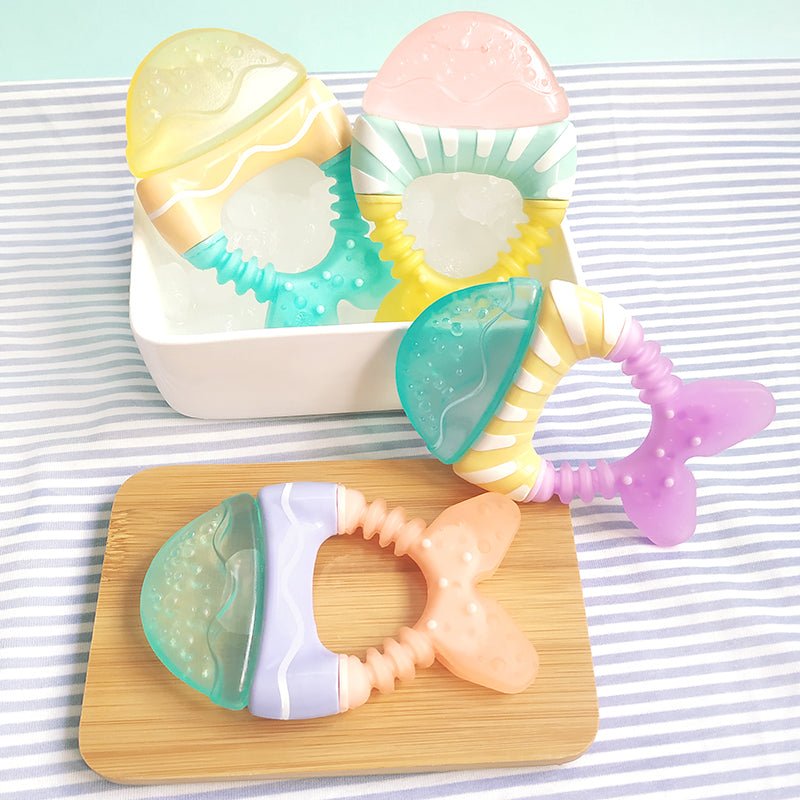 SET DE 2 MORDEDORES DE AGUA SARO ·PECECILLOS· - Happy Moments Baby