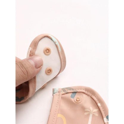 BABERO IMPERMEABLE TUTETE ·FUNNY LETTERS· - Happy Moments Baby