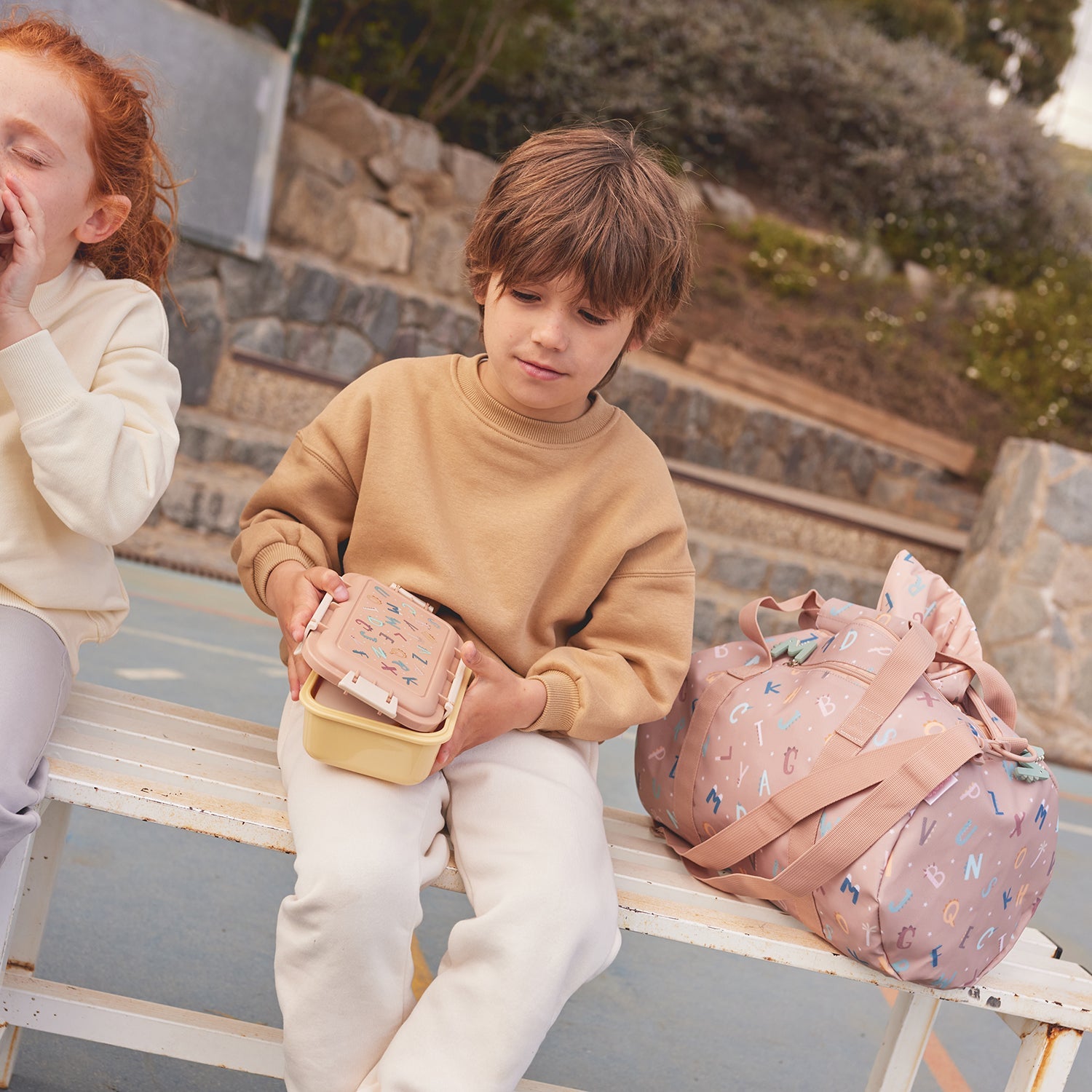 BOLSA DE DEPORTE O VIAJE TUTETE ·FUNNY LETTERS· - Happy Moments Baby