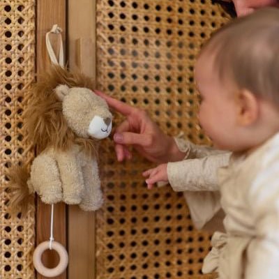 CAJA MUSICAL DE TELA LITTLE DUTCH ·LEÓN SAFARI FRIENDS· - Happy Moments Baby