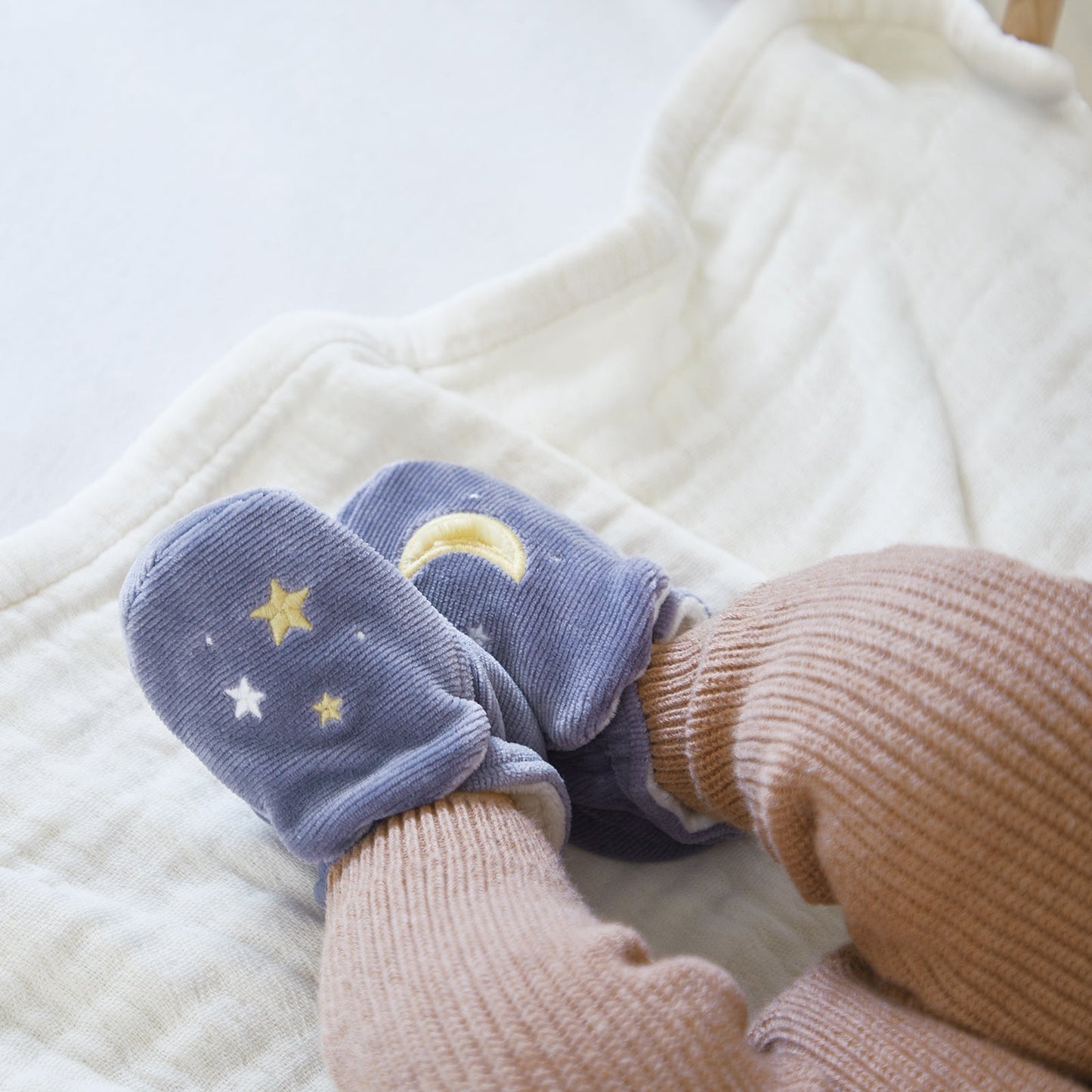 CAJA REGALO KALOO PATUCOS Y SONAJERO DE PULSERA ·ELEFANTE· - Happy Moments Baby