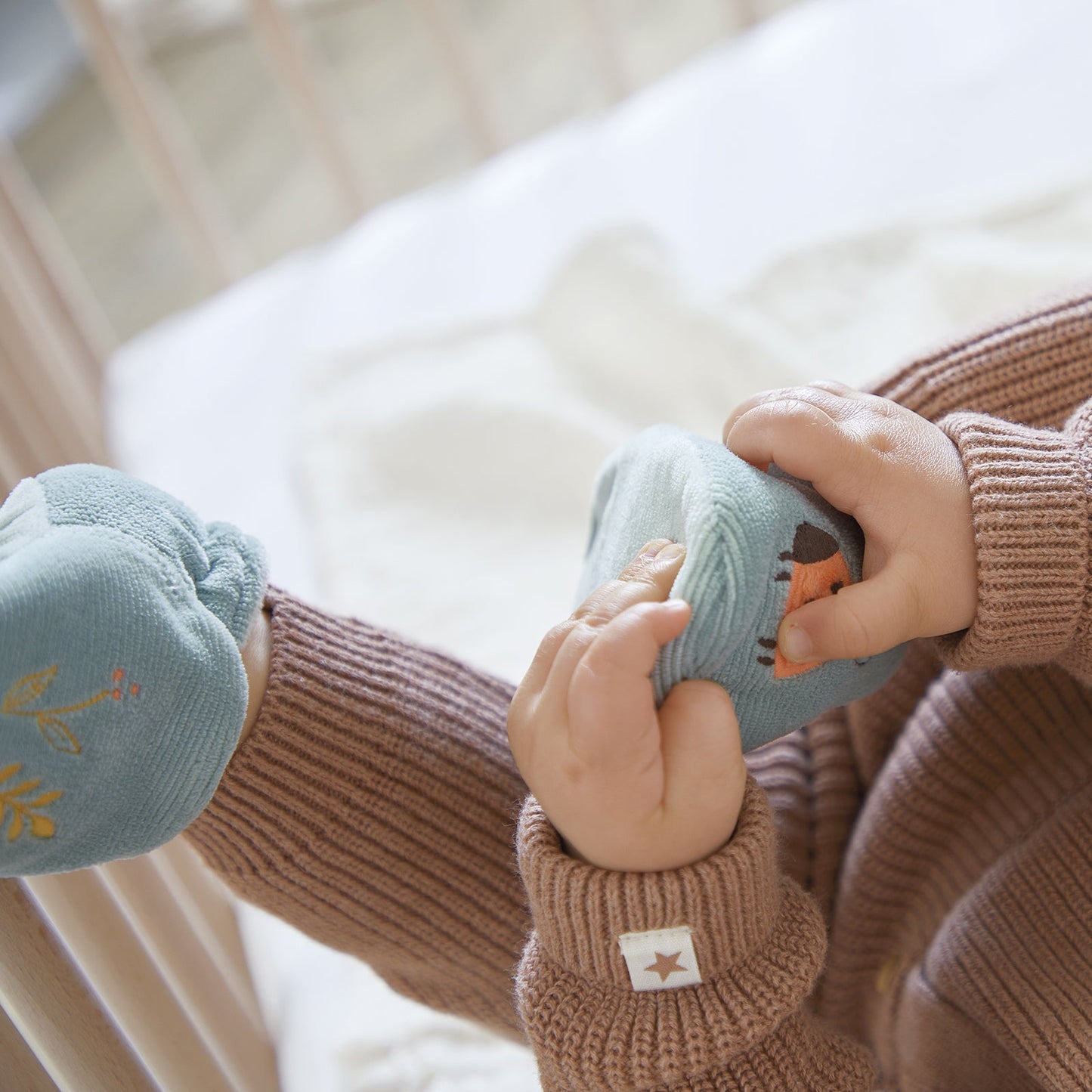 CAJA REGALO KALOO PATUCOS Y SONAJERO DE PULSERA ·RATONCITO· - Happy Moments Baby