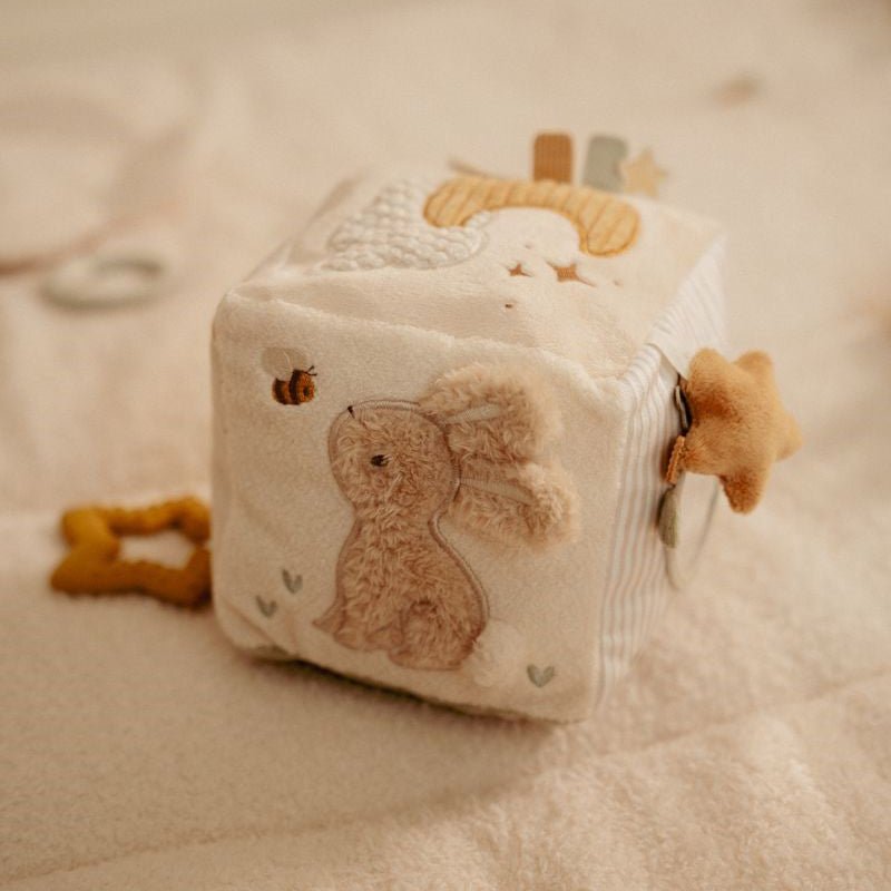 CUBO BLANDITO SENSORIAL DE ACTIVIDADES LITTLE DUTCH ·NEWBORN NATURA· - Happy Moments Baby