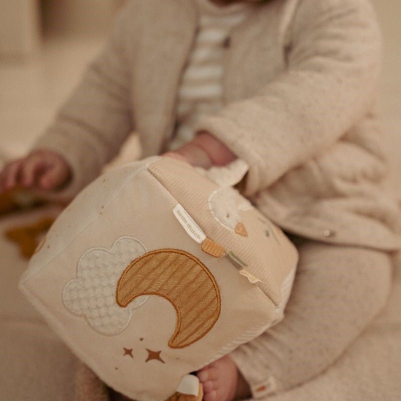 CUBO BLANDITO SENSORIAL DE ACTIVIDADES LITTLE DUTCH ·NEWBORN NATURA· - Happy Moments Baby