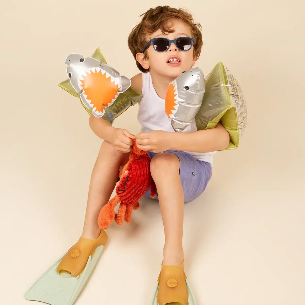 GAFAS FLEXIBLES DE PROTECCIÓN SOLAR (1-2 AÑOS) ·WAZZ DENIM· - Happy Moments Baby