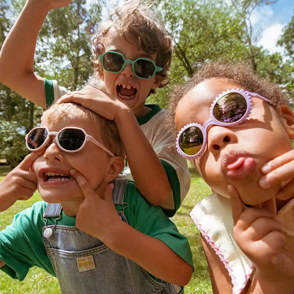 GAFAS FLEXIBLES DE PROTECCIÓN SOLAR (2 - 4 AÑOS) ·OOZZ BLUSH PINK· - Happy Moments Baby