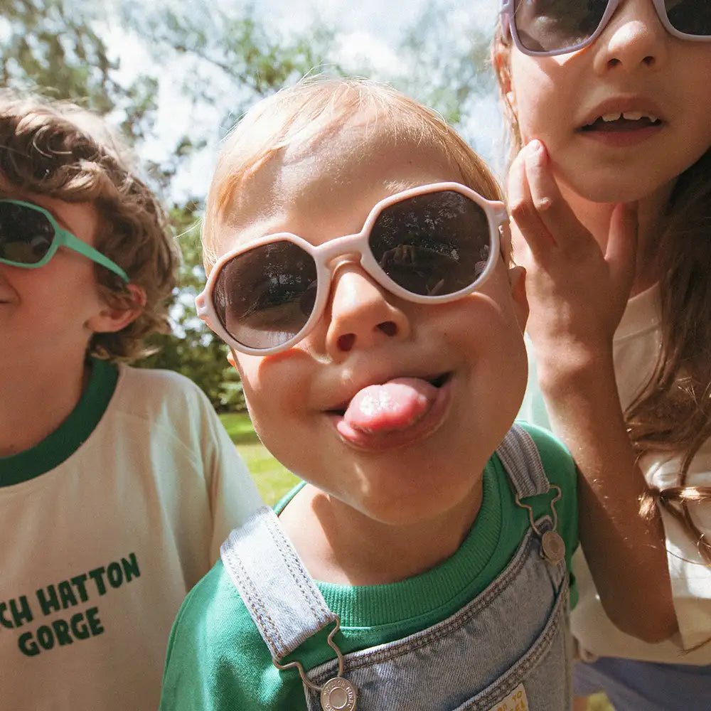 GAFAS FLEXIBLES DE PROTECCIÓN SOLAR (2 - 4 AÑOS) ·OOZZ BLUSH PINK· - Happy Moments Baby