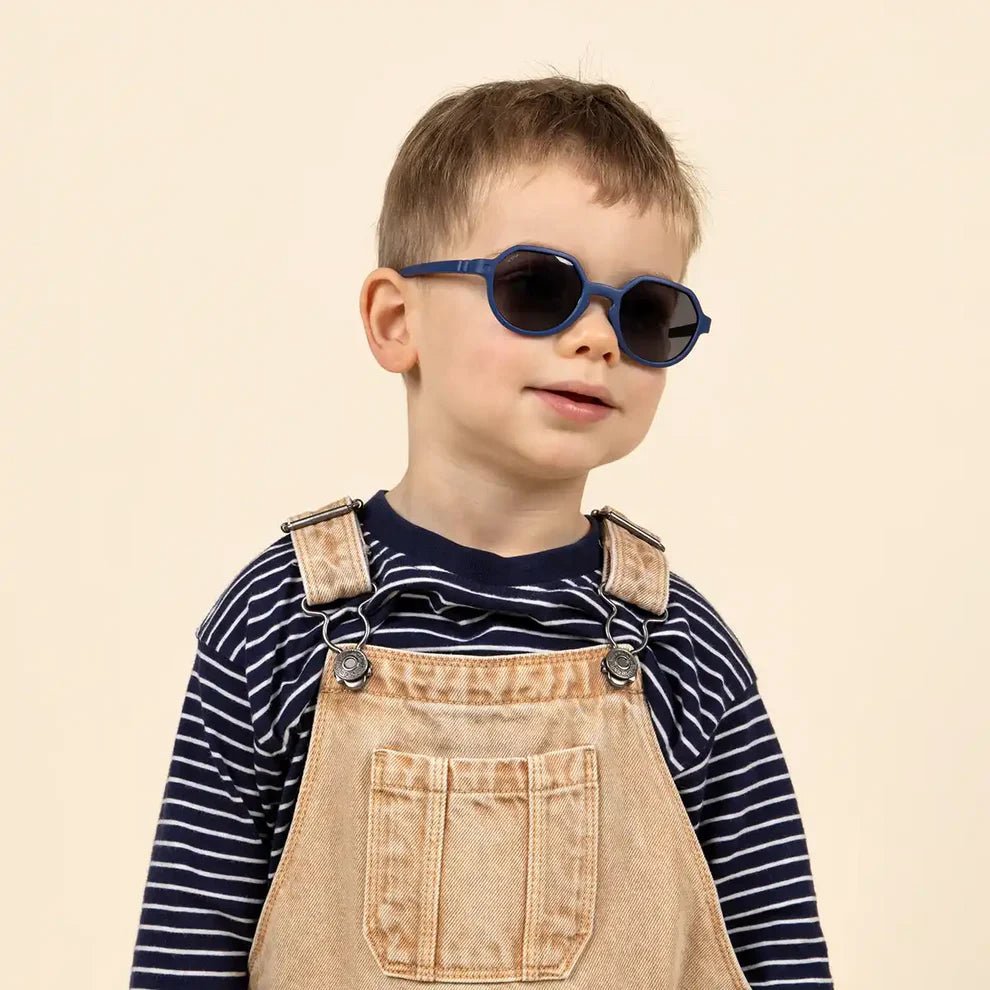 GAFAS FLEXIBLES DE PROTECCIÓN SOLAR (2 - 4 AÑOS) ·OOZZ DENIM· - Happy Moments Baby