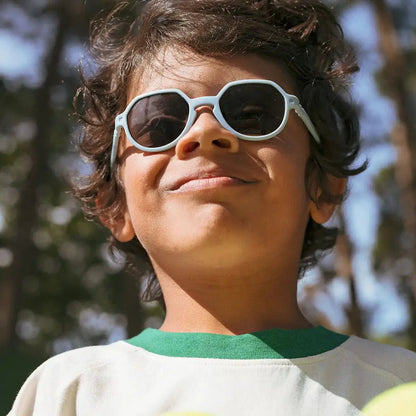 GAFAS FLEXIBLES DE PROTECCIÓN SOLAR (2 - 4 AÑOS) ·OOZZ LIGHT BLUE· - Happy Moments Baby