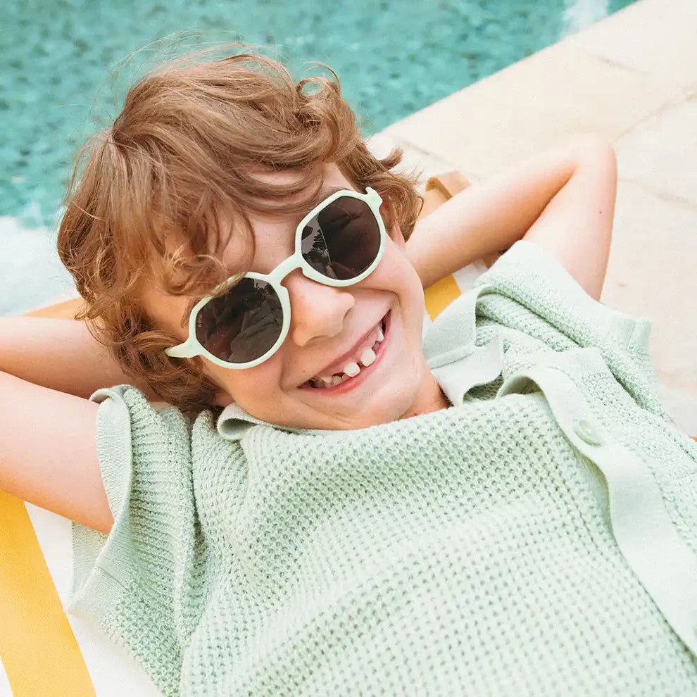 GAFAS FLEXIBLES DE PROTECCIÓN SOLAR (2 - 4 AÑOS) ·OOZZ TEA· - Happy Moments Baby