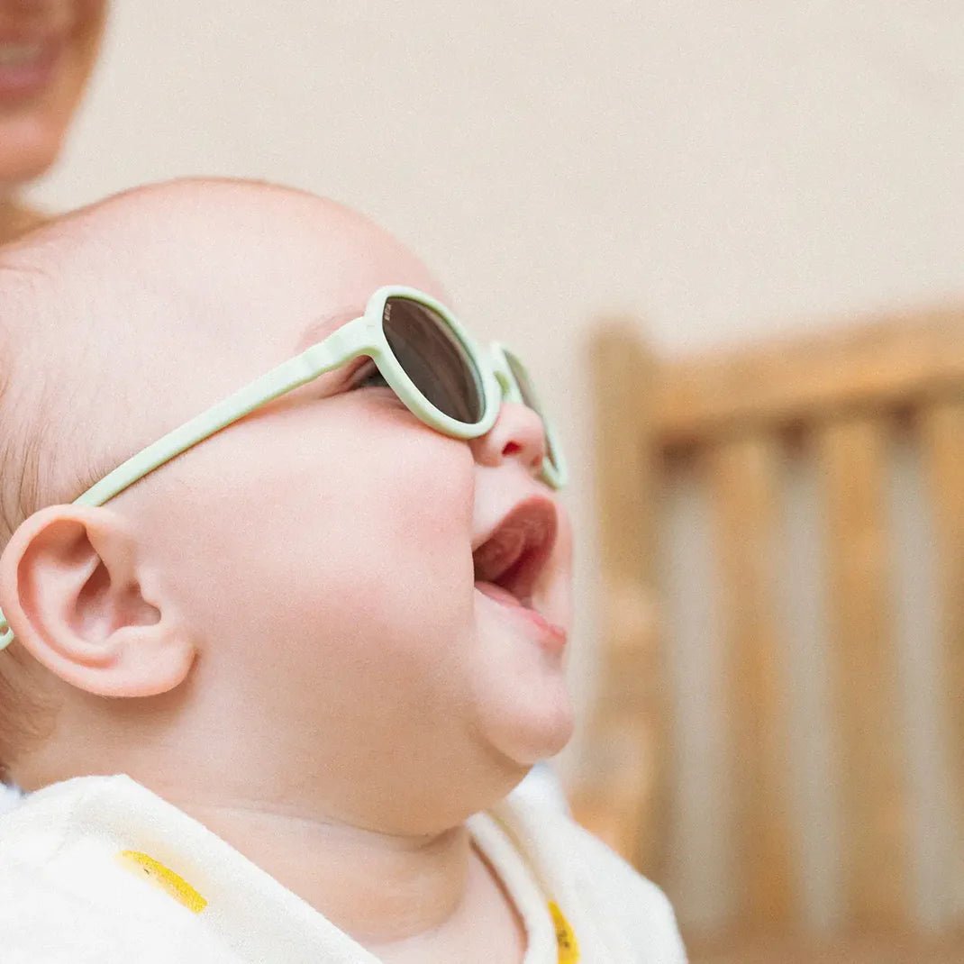 GAFAS FLEXIBLES DE PROTECCIÓN SOLAR (2 - 4 AÑOS) ·OOZZ TEA· - Happy Moments Baby