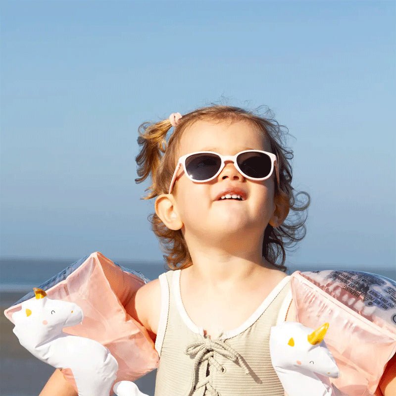 GAFAS FLEXIBLES DE PROTECCIÓN SOLAR (2 - 4 AÑOS) ·WAZZ BLUSH PINK· - Happy Moments Baby