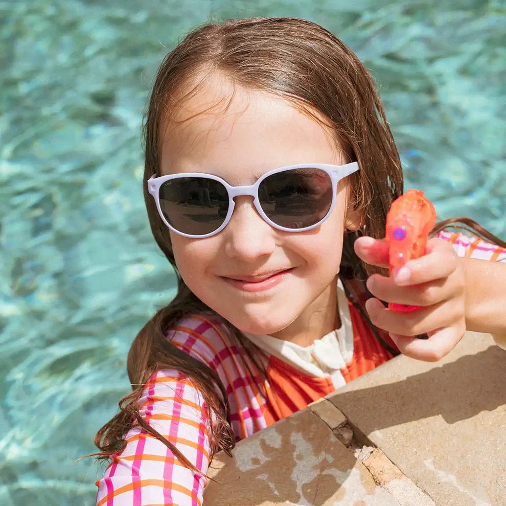 GAFAS FLEXIBLES DE PROTECCIÓN SOLAR (2 - 4 AÑOS) ·WAZZ LAVANDA· - Happy Moments Baby