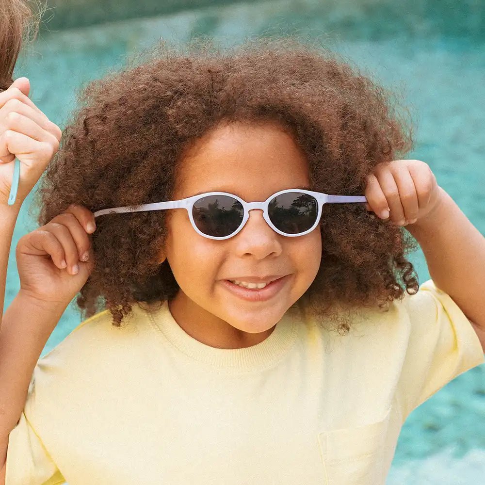 GAFAS FLEXIBLES DE PROTECCIÓN SOLAR (2 - 4 AÑOS) ·WAZZ LAVANDA· - Happy Moments Baby