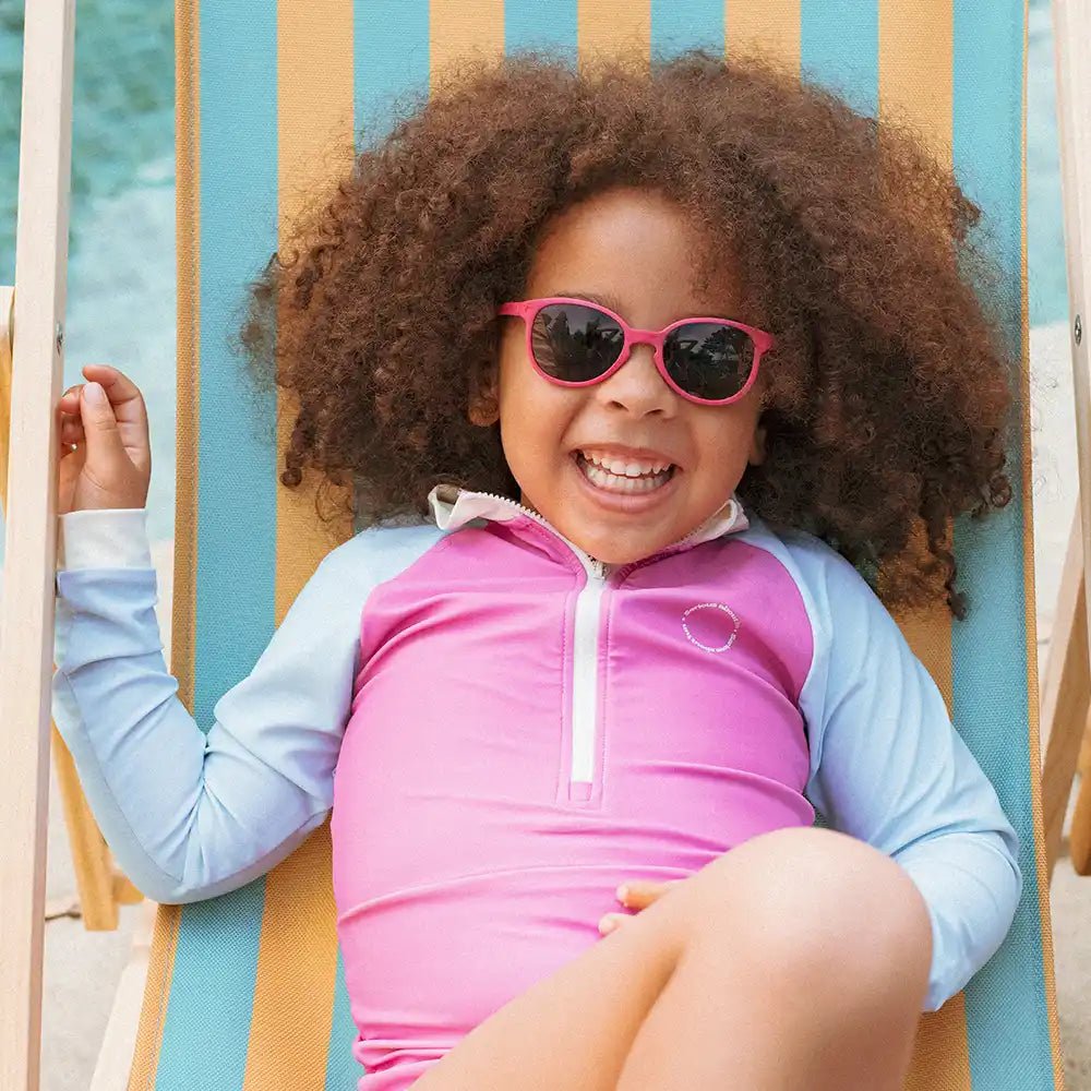 GAFAS FLEXIBLES DE PROTECCIÓN SOLAR (2 - 4 AÑOS) ·WAZZ RASPBERRY· - Happy Moments Baby