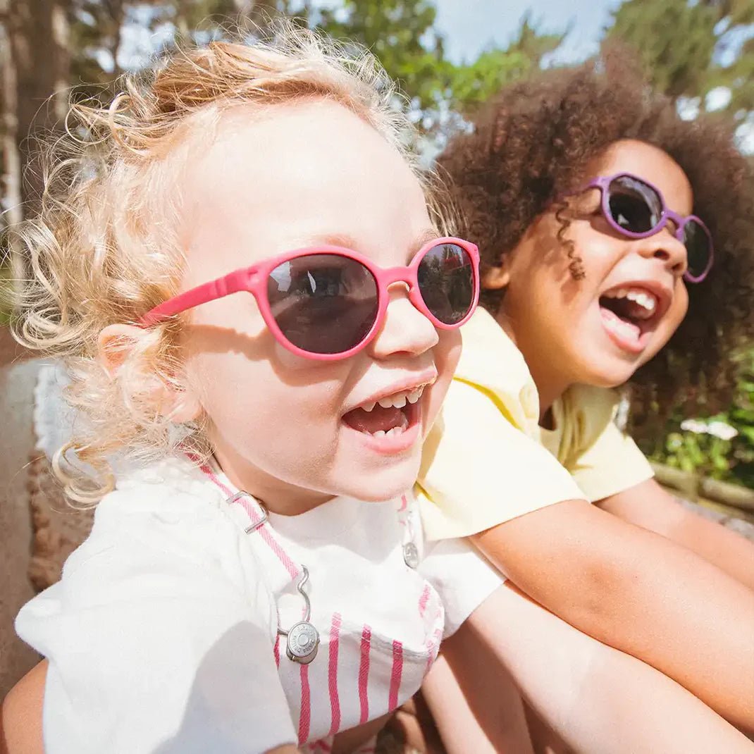 GAFAS FLEXIBLES DE PROTECCIÓN SOLAR (2 - 4 AÑOS) ·WAZZ RASPBERRY· - Happy Moments Baby
