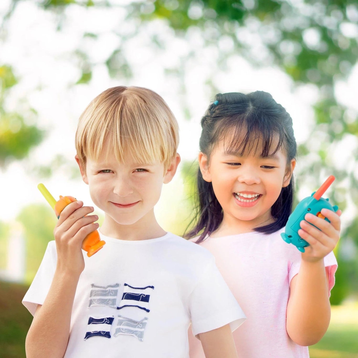 JUEGO DE 2 WALKIE TALKIES BTOYS ·HIPO Y MONO· - Happy Moments Baby