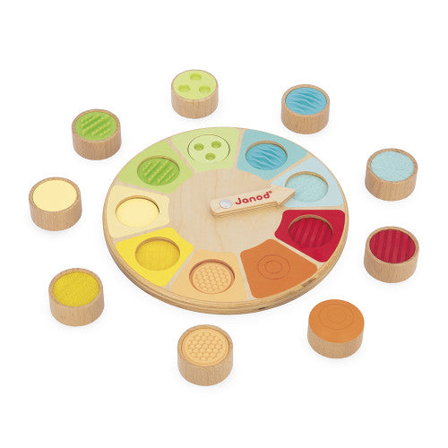 Ruleta y nueve piezas de Memo Touch vistas desde arriba — Janod