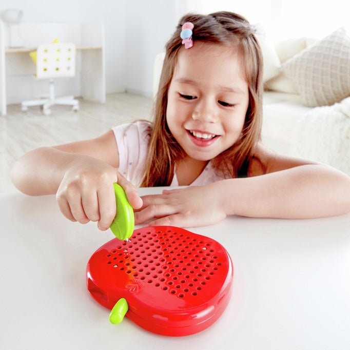 JUEGO MAGNÉTICO HAPE ·MANZANA DE DIBUJO MAGNÉTICA· - Happy Moments Baby