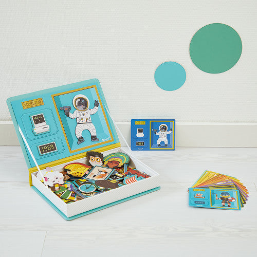 Magneti'book Historia abierto con escena de astronauta — Janod