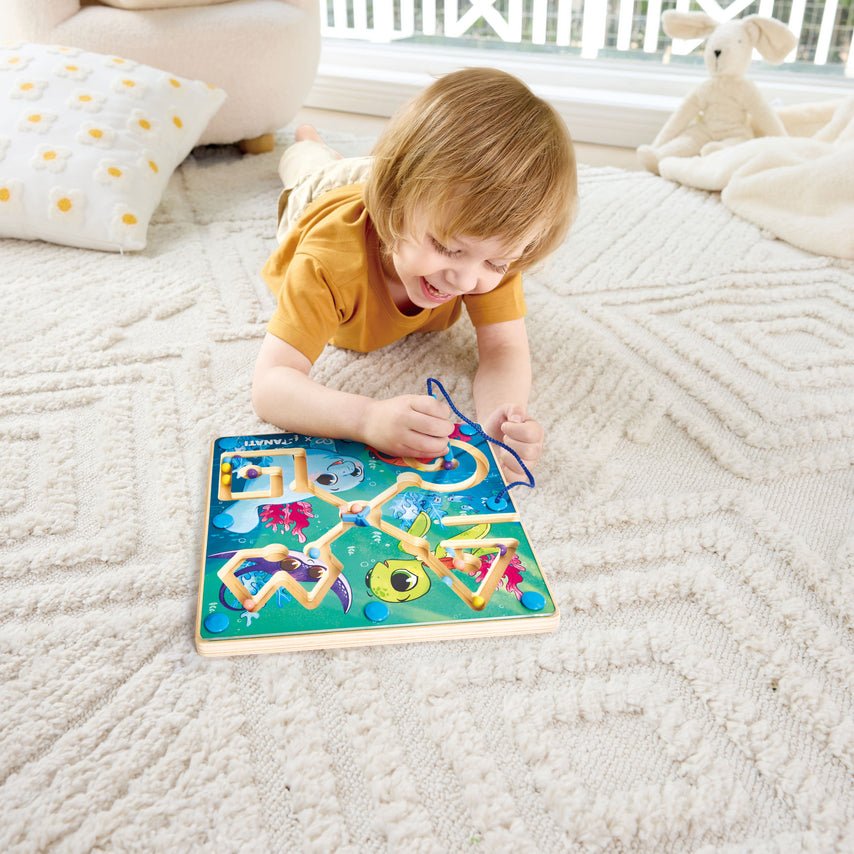 JUEGO SENSORIAL HAPE ·LABERINTO MAGNÉTICO ITI EL PEQUEÑO MANATÍ· - Happy Moments Baby