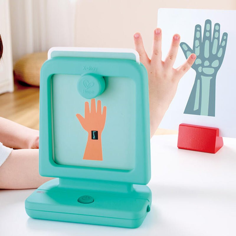 JUGUETE DE MADERA HAPE ·JUEGO MÉDICO DEL PEQUEÑO DOCTOR· - Happy Moments Baby