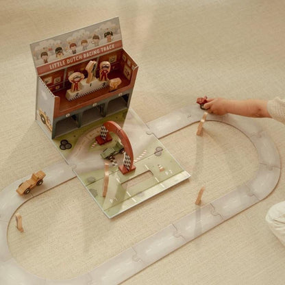 JUGUETE DE MADERA LITTLE DUTCH ·CAJA DE JUEGO CON PISTA DE CARRERAS· - Happy Moments Baby