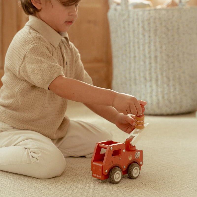 JUGUETE DE MADERA LITTLE DUTCH ·CAMIÓN DE BOMBEROS· - Happy Moments Baby