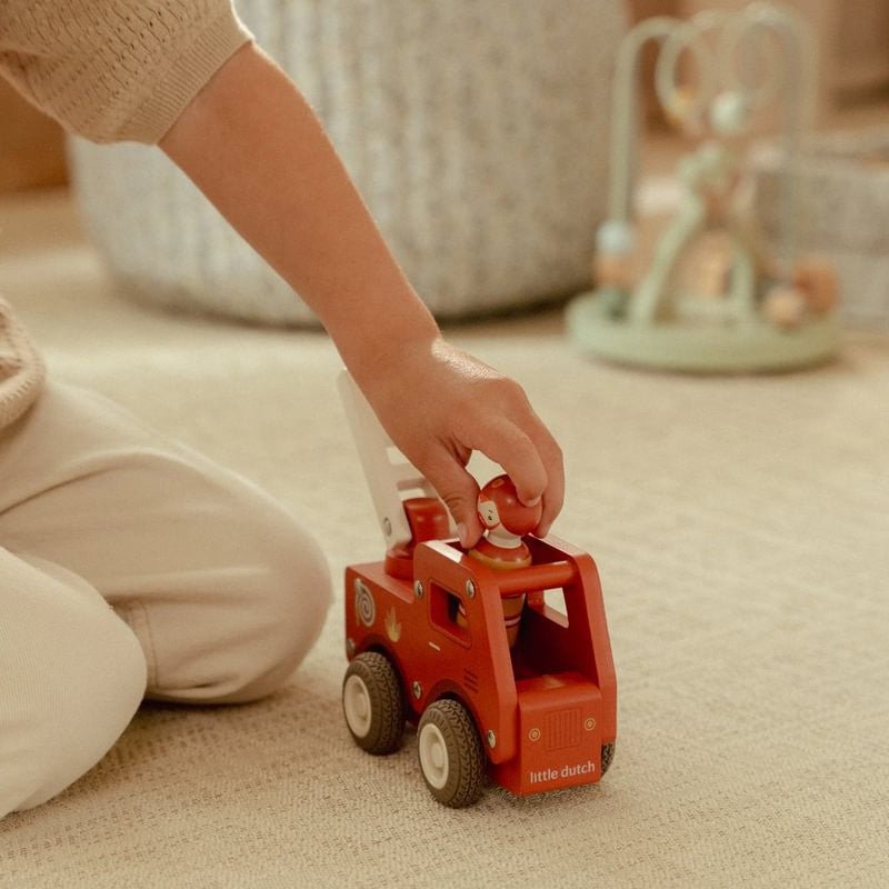 JUGUETE DE MADERA LITTLE DUTCH ·CAMIÓN DE BOMBEROS· - Happy Moments Baby