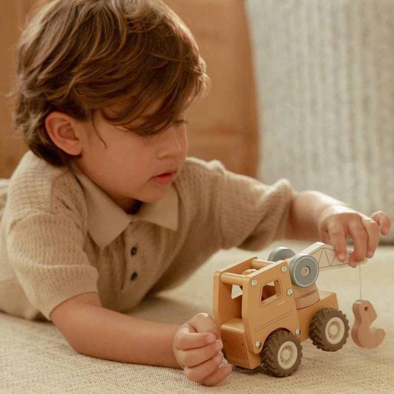 JUGUETE DE MADERA LITTLE DUTCH ·CAMIÓN GRÚA· - Happy Moments Baby