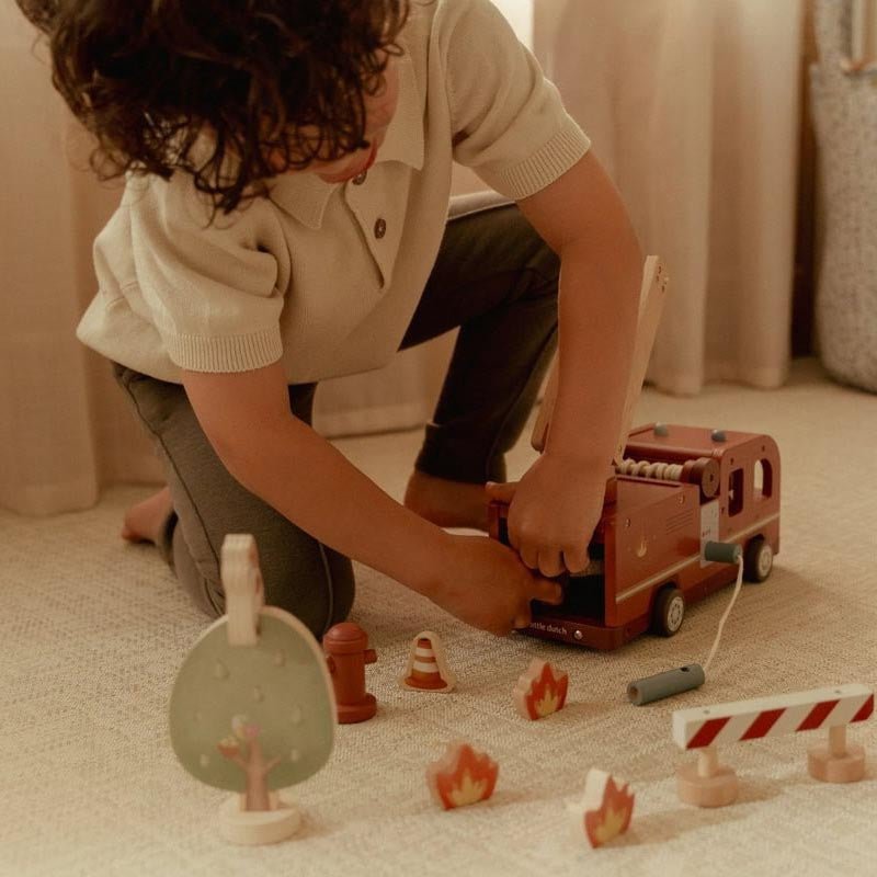 JUGUETE DE MADERA LITTLE DUTCH ·SET DE BOMBEROS CON CAMIÓN· - Happy Moments Baby