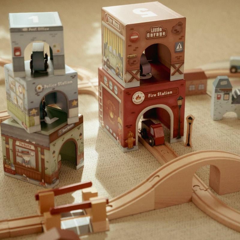 JUGUETE DE MADERA LITTLE DUTCH ·TORRE ENCAJABLE CIUDAD COCHES· - Happy Moments Baby