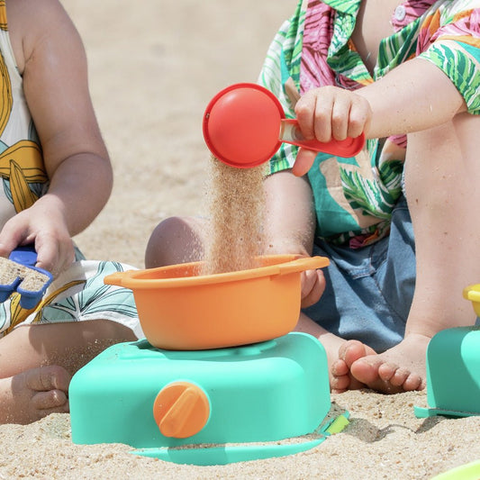 JUGUETE DE PLAYA HAPE ·SANDY CHEF - SET DE COCINA PARA ARENA· - Happy Moments Baby