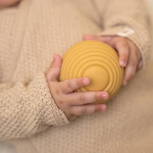 JUGUETE DE SILICONA LITTLE DUTCH ·SET DE 3 PELOTAS SENSORIALES LITTLE FARM· - Happy Moments Baby