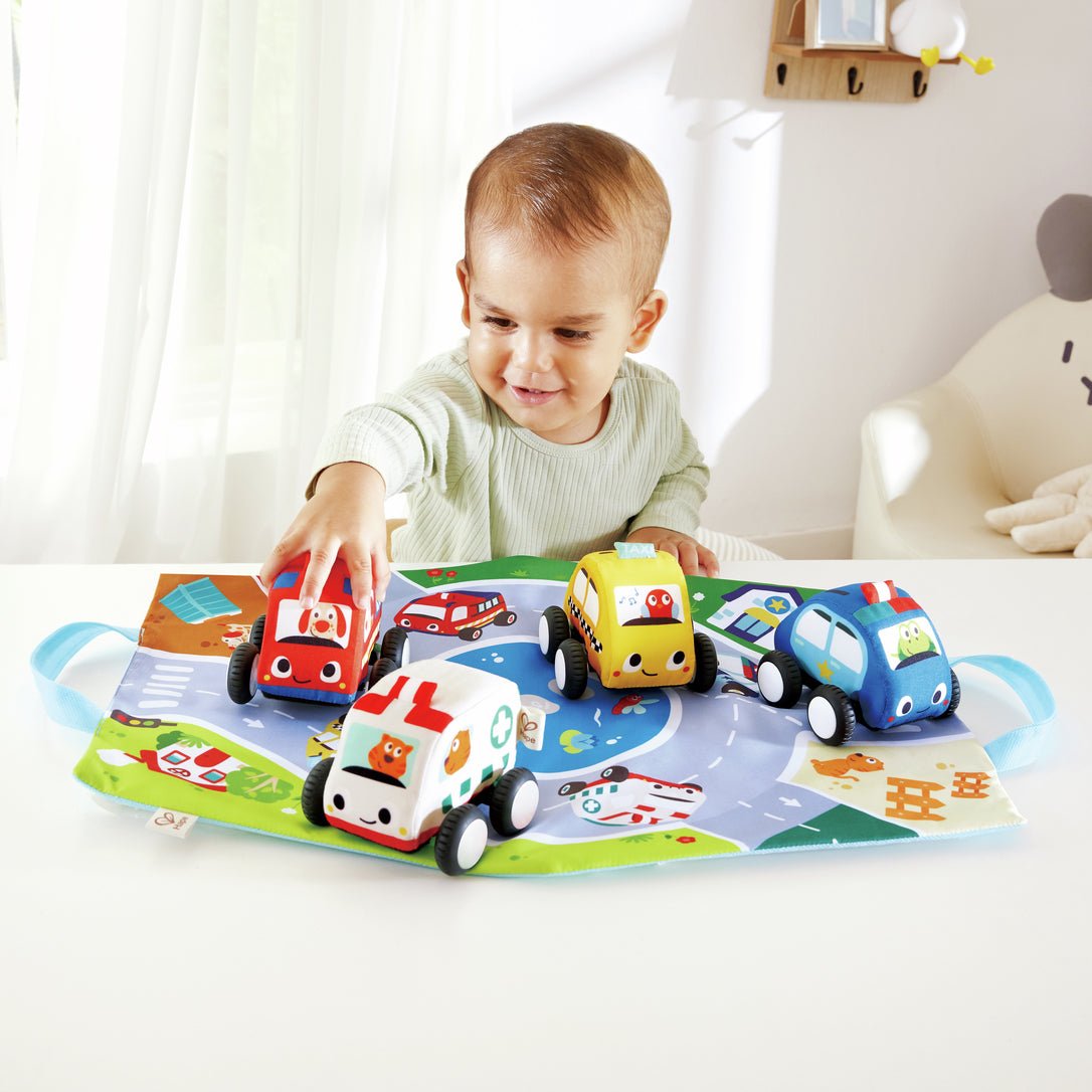 JUGUETE DE TELA HAPE ·SET DE COCHES DE PELUCHE· - Happy Moments Baby