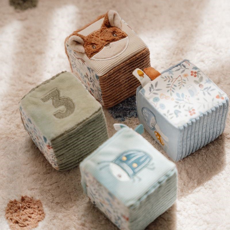 JUGUETE DE TELA LITTLE DUTCH ·CUBOS APILABLES FOREST FRIENDS· - Happy Moments Baby