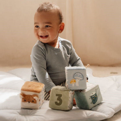 JUGUETE DE TELA LITTLE DUTCH ·CUBOS APILABLES FOREST FRIENDS· - Happy Moments Baby