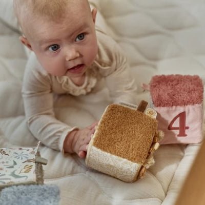 JUGUETE DE TELA LITTLE DUTCH ·CUBOS APILABLES SAFARI FRIENDS· - Happy Moments Baby
