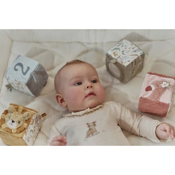 JUGUETE DE TELA LITTLE DUTCH ·CUBOS APILABLES SAFARI FRIENDS· - Happy Moments Baby