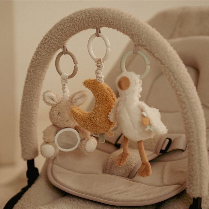 JUGUETE DE TELA LITTLE DUTCH ·JUGUETES COLGANTES CON ANILLAS NEWBORN NATURALS· - Happy Moments Baby