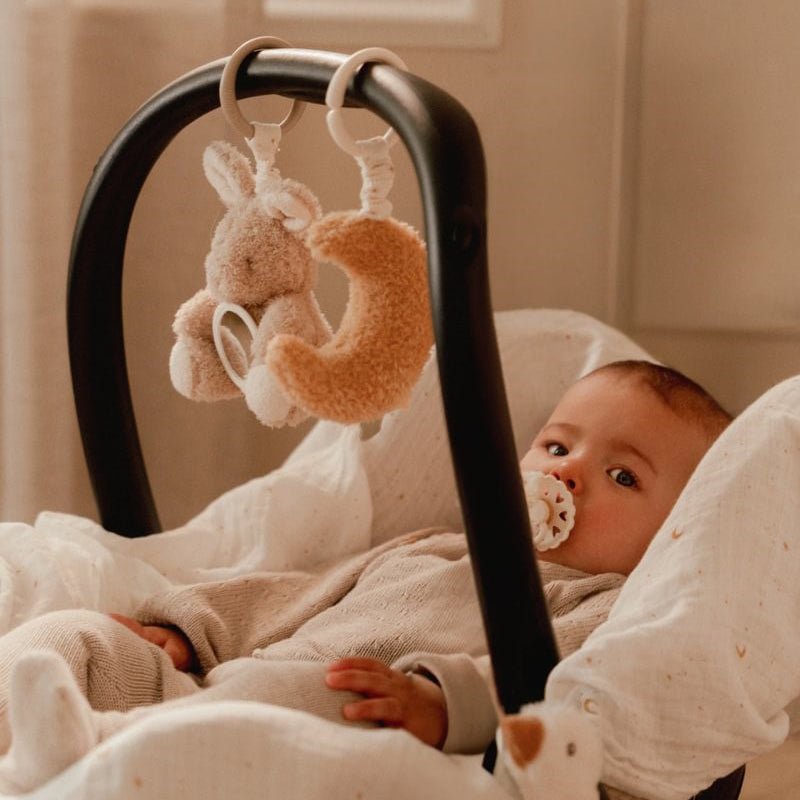 JUGUETE DE TELA LITTLE DUTCH ·JUGUETES COLGANTES CON ANILLAS NEWBORN NATURALS· - Happy Moments Baby