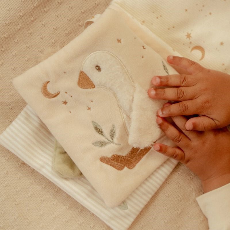 JUGUETE DE TELA LITTLE DUTCH ·LIBRO BLANDO ACTIVIDADES NEWBORN NATURALS· - Happy Moments Baby