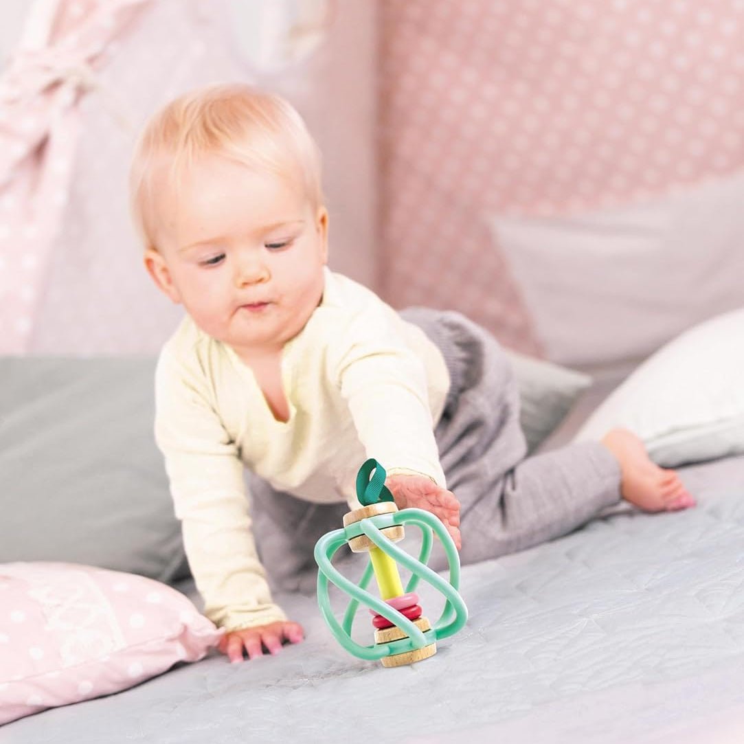 JUGUETE SENSORIAL HAPE ·MORDEDOR AGARRADOR PARA BEBÉ MANZANA· - Happy Moments Baby