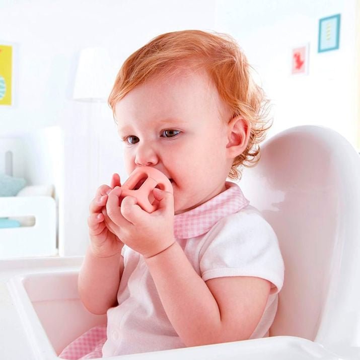 JUGUETE SENSORIAL HAPE ·SONAJEROS GEOMÉTRICOS PASTEL· - Happy Moments Baby