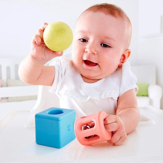 JUGUETE SENSORIAL HAPE ·SONAJEROS GEOMÉTRICOS PASTEL· - Happy Moments Baby