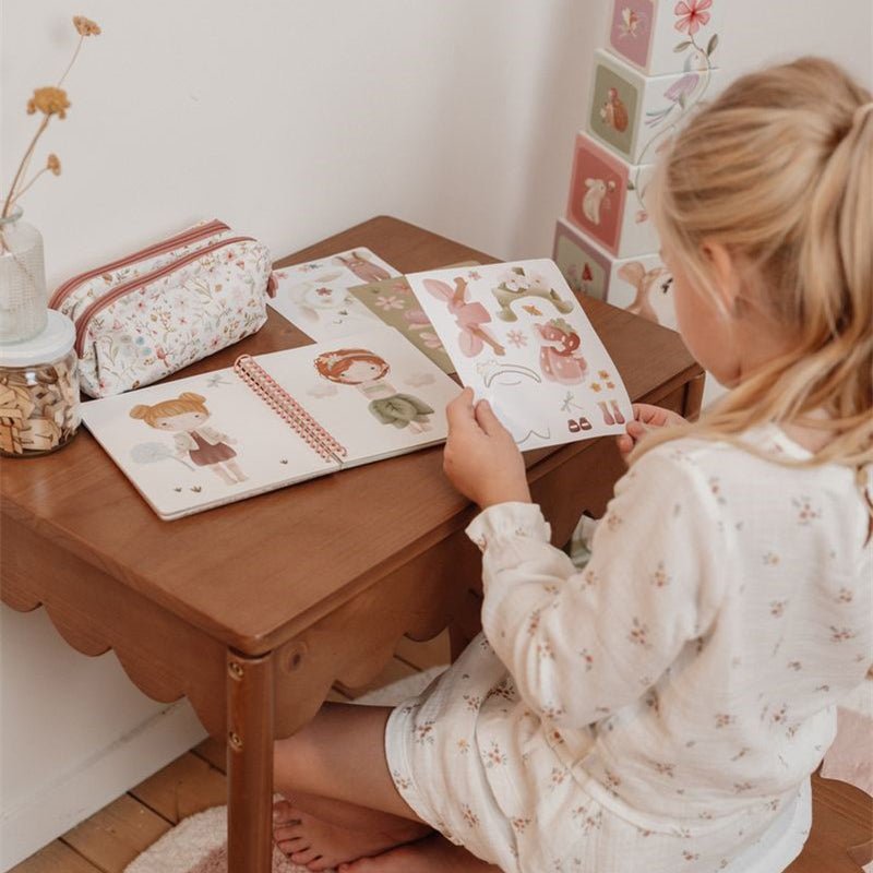 LIBRO MANUALIDADES LITTLE DUTCH ·VISTE A ROSA FAIRY GARDEN· - Happy Moments Baby